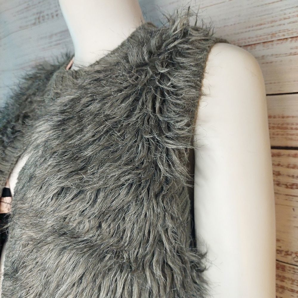 Woman's Small Vest - Picture 14 of 15